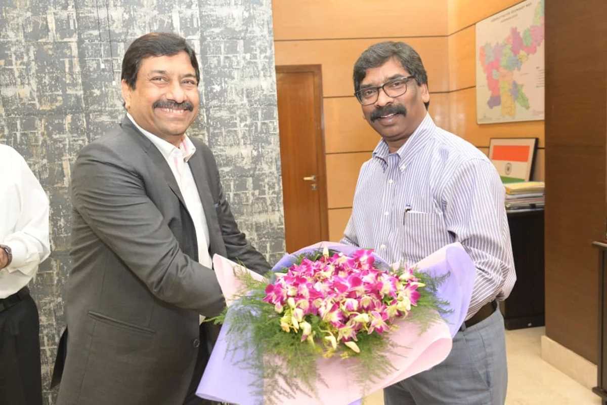 मुख्यमंत्री हेमन्त सोरेन से अडानी ग्रुप के प्रबंध निदेशक राजेश अडानी ने मुलाकात की